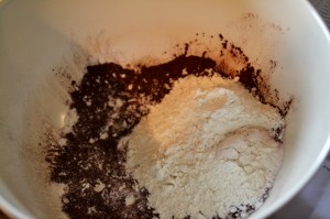 Mixing bowl for dry ingredients for beach cupcakes