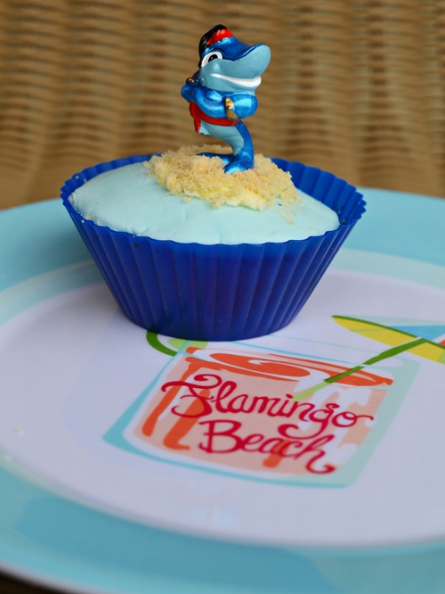 Best Beach Party Ideas: Beachy Cupcakes